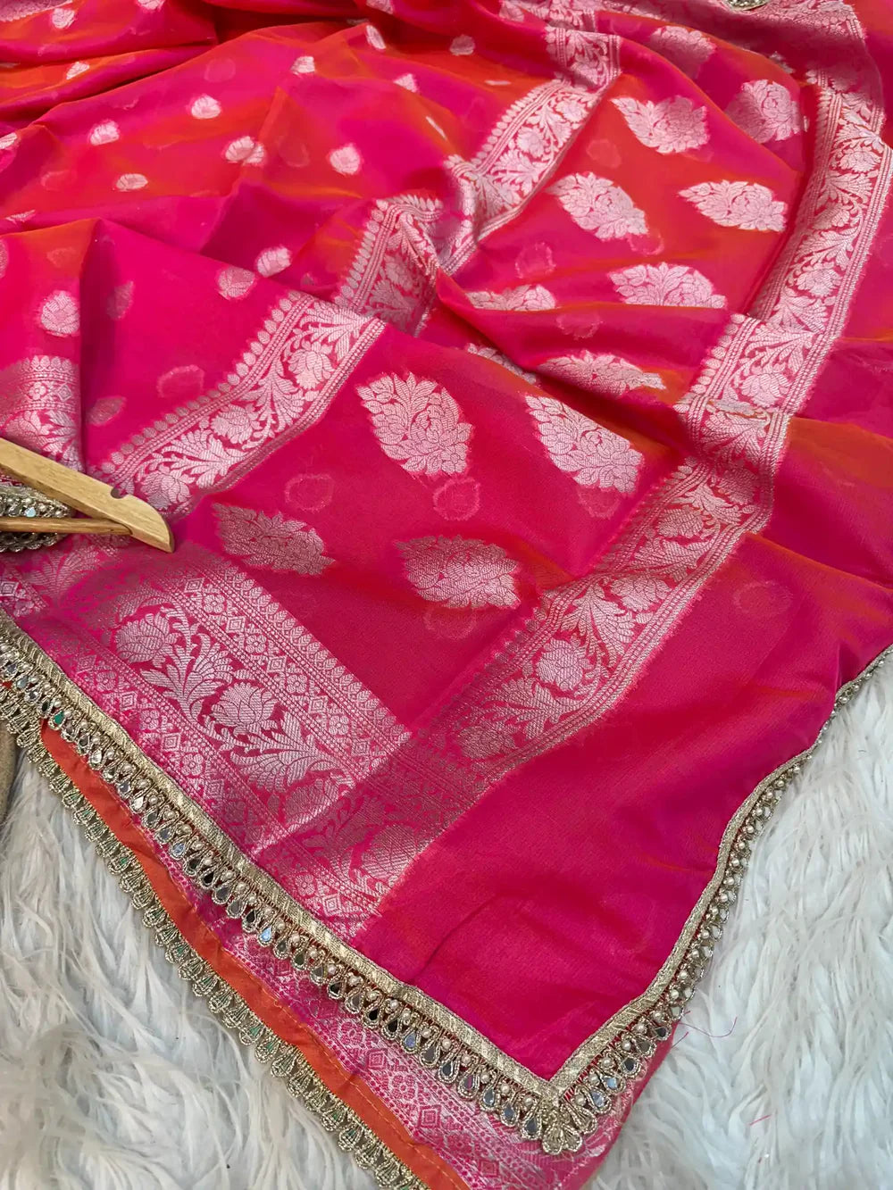 Subtle Preety Pink Traditional Softsilk Lace Work Banarasi Saree